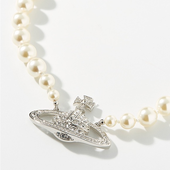 Vivienne Westwood Orb Crystal Pendant Pearl Necklace ✨ - Picture 4 of 8